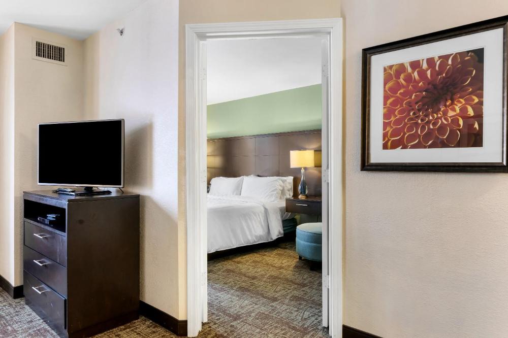 One-Bedroom Queen Suite interior